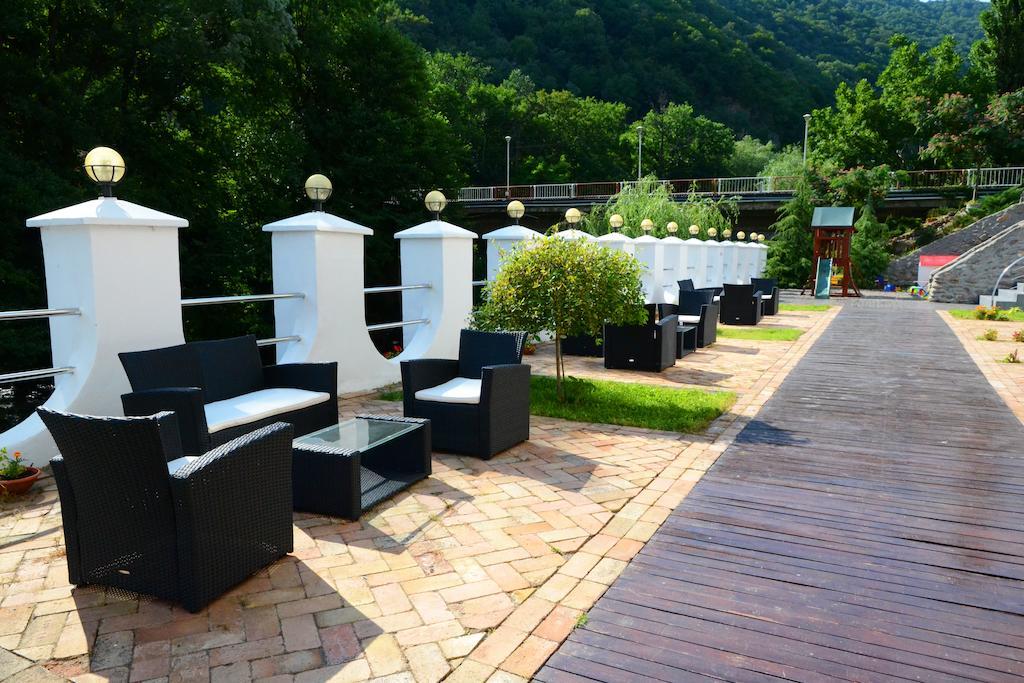 Hotel Golden Spirit Băile Herculane Exterior foto